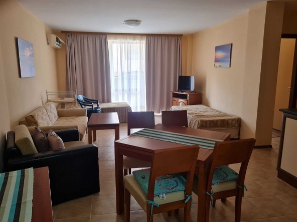 Тристаен апартамент в к.к. Слънчев бряг - 110 кв.м за 773 €/кв.м - Снимка #1