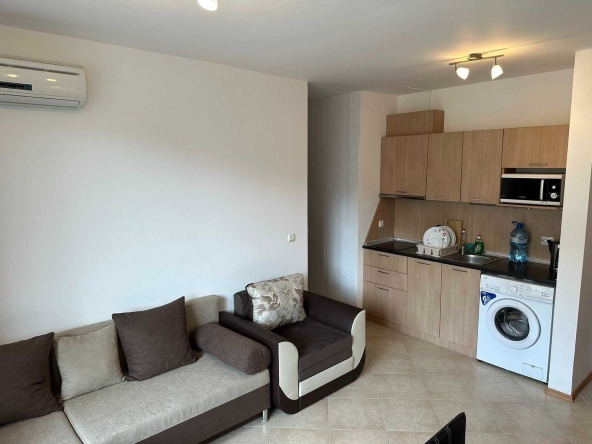 Дава се под наем Двустаен апартамент в к.к. Слънчев бряг - 60 кв.м за 225 € - Снимка #1