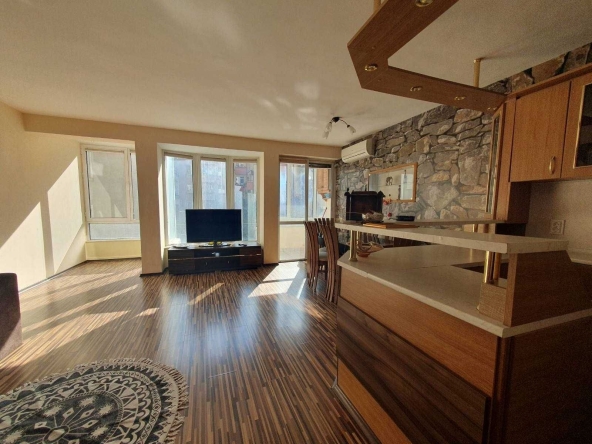 Дава се под наем Тристаен апартамент в Бургас, Център - 85 кв.м за 500 € - Снимка #1