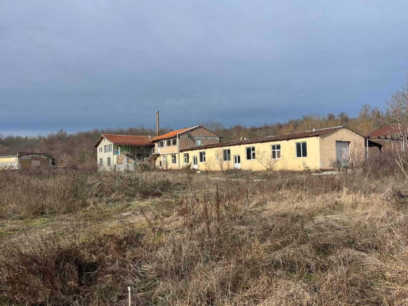 Промишлена сграда в Търговище, Промишлена зона - 6200 кв.м за 32 €/кв.м - Снимка #1