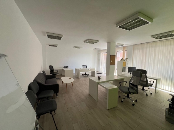 Дава се под наем Офис в Пловдив, Съдийски - 70 кв.м за 612 € - Снимка #1