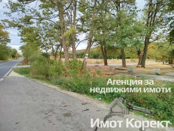 Земеделски имот в с. Долнослав, Област Пловдив -  кв.м за 6 €/дка - Снимка #1