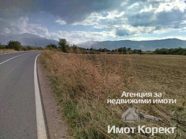 Земеделски имот в с. Моминско, Област Пловдив -  кв.м за 4 €/дка - Снимка #1