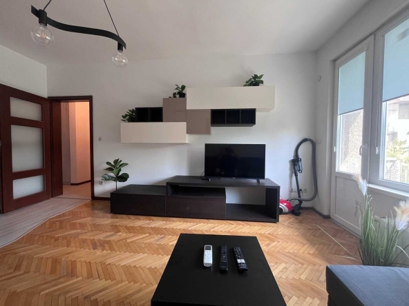 Дава се под наем Двустаен апартамент в София, Център - 60 кв.м за 700 € - Снимка #1