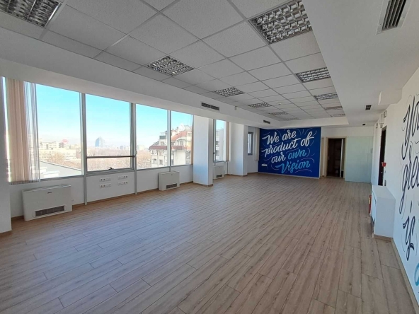 Дава се под наем Офис в София, Студентски град - 385 кв.м за 27772 € - Снимка #1