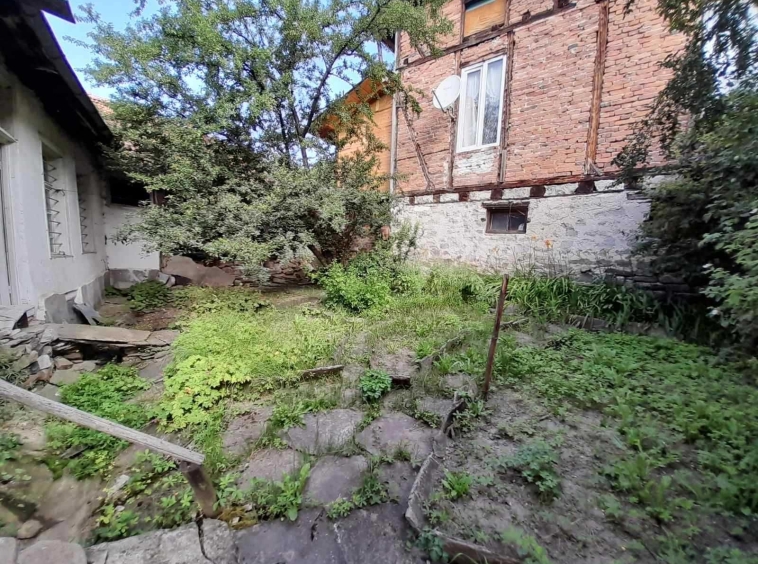 Къща в Батак - 450 кв.м за 200 €/кв.м - Снимка #1