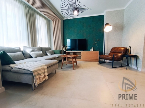 Дава се под наем Двустаен апартамент в Бургас, Център - 80 кв.м за 1000 € - Снимка #1