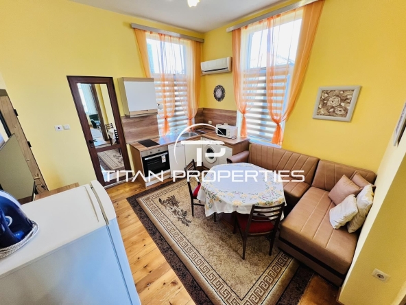 Дава се под наем Двустаен апартамент в Бургас, Център - 50 кв.м за 459 € - Снимка #1