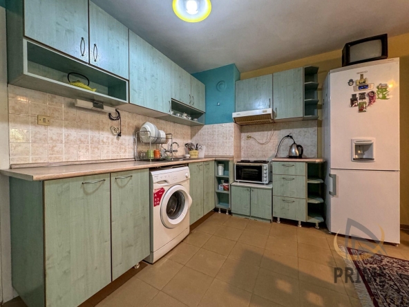 Дава се под наем Тристаен апартамент в Бургас, Център - 90 кв.м за 382.5 € - Снимка #1