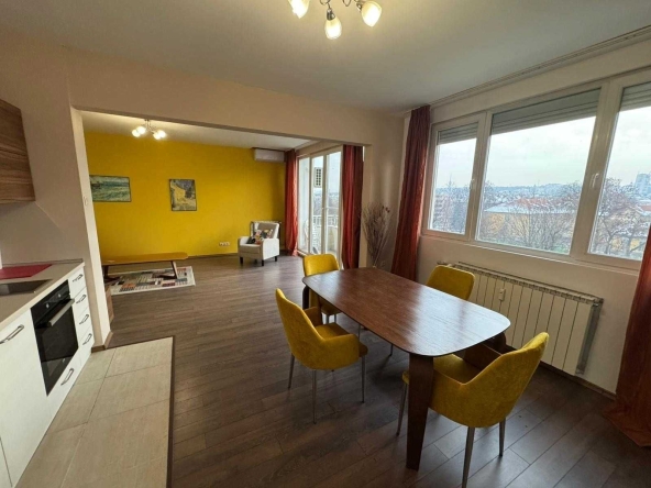 Дава се под наем Тристаен апартамент в София, Център - 110 кв.м за 990 € - Снимка #1