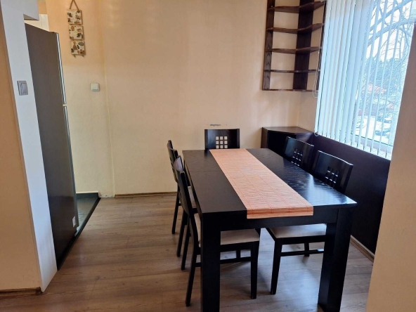 Дава се под наем Тристаен апартамент в Габрово, Център - 82 кв.м за 357 € - Снимка #1