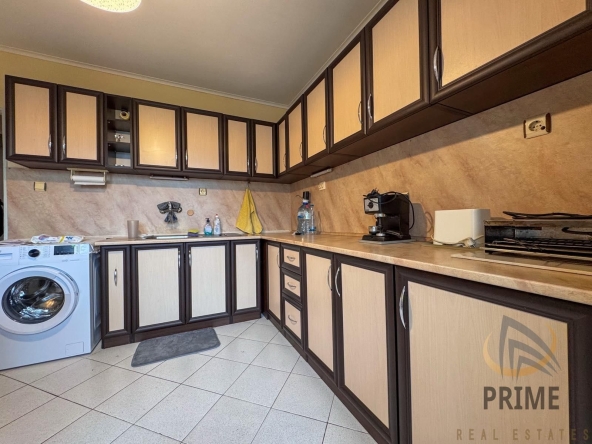 Дава се под наем Тристаен апартамент в Бургас, Изгрев - 80 кв.м за 510 € - Снимка #1