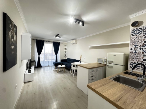 Дава се под наем Двустаен апартамент в Варна, Трошево - 52 кв.м за 475 € - Снимка #1