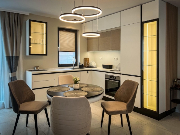 Дава се под наем Тристаен апартамент в Пловдив, Остромила - 96 кв.м за 850 € - Снимка #1