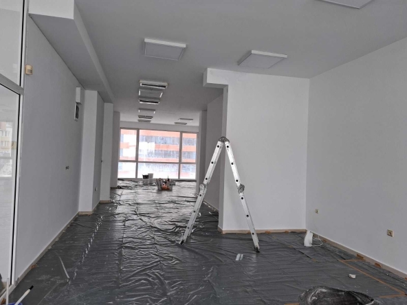 Дава се под наем Магазин в Велико Търново, Зона Б - 85 кв.м за 392.7 € - Снимка #1