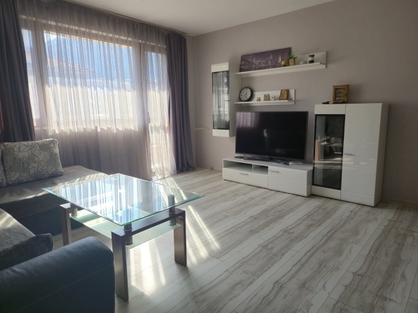 Дава се под наем Тристаен апартамент в Асеновград - 97 кв.м за 357 € - Снимка #1