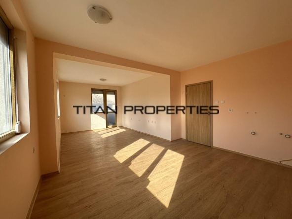 Тристаен апартамент в Бургас, Лазур - 99 кв.м за 1920 €/кв.м - Снимка #1