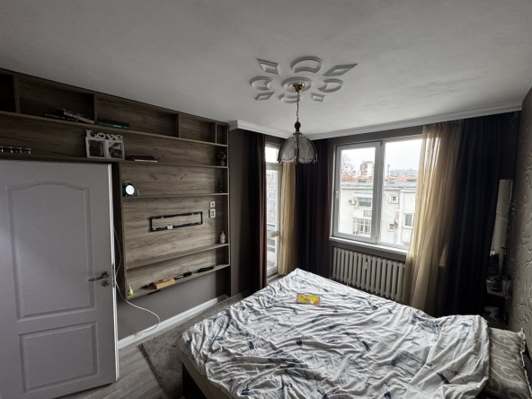 Четиристаен апартамент в Плевен, Сторгозия - 100 кв.м за 1550 €/кв.м - Снимка #1