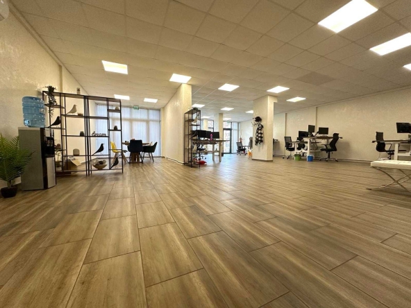 Дава се под наем Офис в Велико Търново, Колю Фичето - 150 кв.м за 765 € - Снимка #1