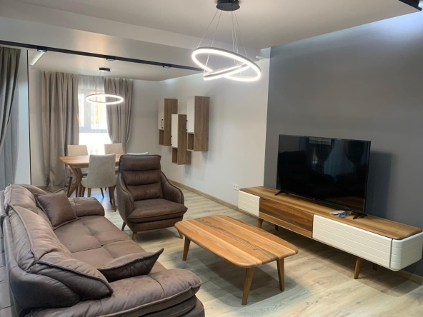 Дава се под наем Двустаен апартамент в Пловдив, Кършияка - 88 кв.м за 714 € - Снимка #1