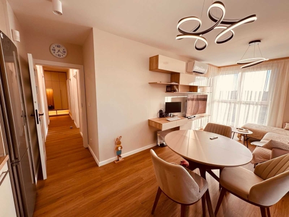 Дава се под наем Тристаен апартамент в Бургас, Изгрев - 98 кв.м за 980 € - Снимка #1