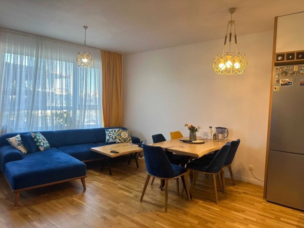 Дава се под наем Двустаен апартамент в Бургас, Славейков - 78 кв.м за 600 € - Снимка #1