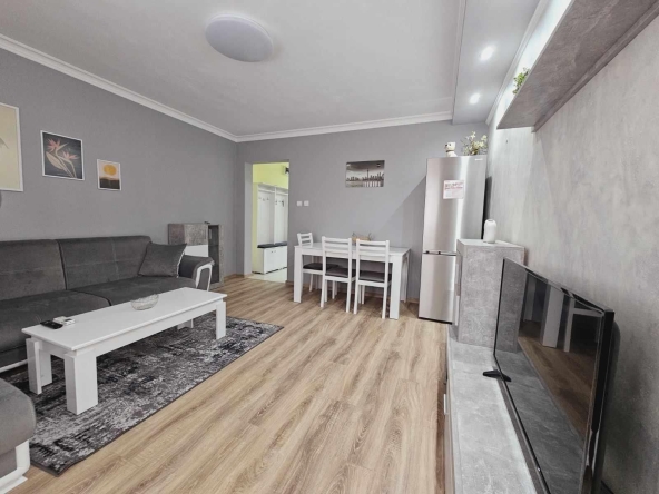 Дава се под наем Тристаен апартамент в Пловдив, Кючук Париж - 70 кв.м за 425 € - Снимка #1