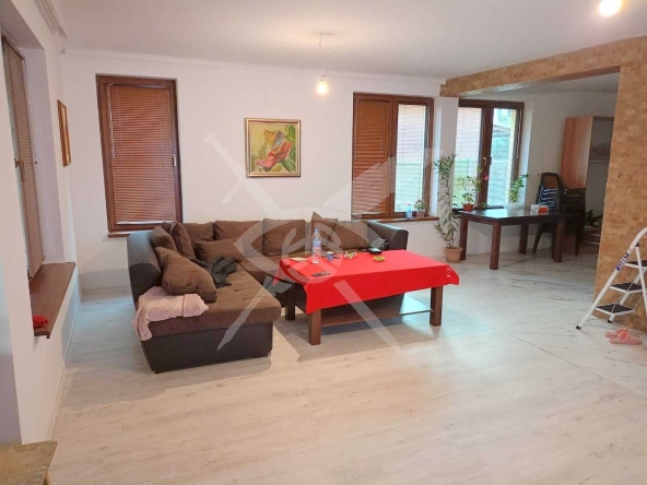 Къща в Пловдив, Прослав - 370 кв.м за 2240 €/кв.м - Снимка #1