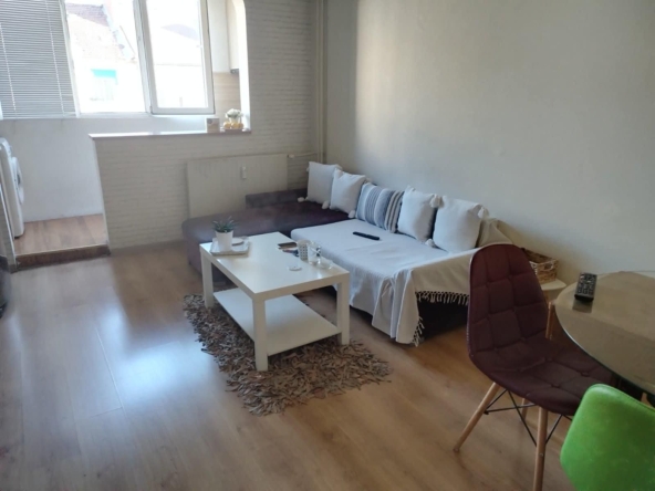 Дава се под наем Тристаен апартамент в София, Център - 80 кв.м за 600 € - Снимка #1