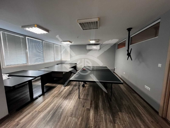 Офис в Бургас, Славейков - 311 кв.м за 1050 €/кв.м - Снимка #1