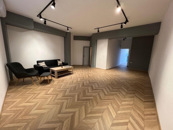 Дава се под наем Офис в Пловдив, Център - 240 кв.м за 1009.8 € - Снимка #1