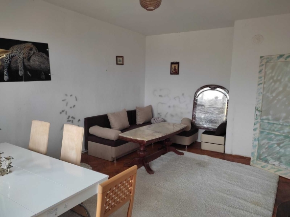 Дава се под наем Тристаен апартамент в Русе, Алеи Възраждане - 96 кв.м за 255 € - Снимка #1