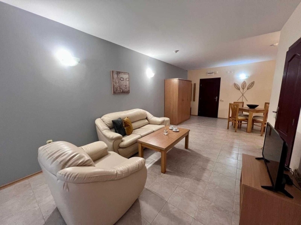 Двустаен апартамент в к.к. Слънчев бряг - 75 кв.м за 887 €/кв.м - Снимка #1