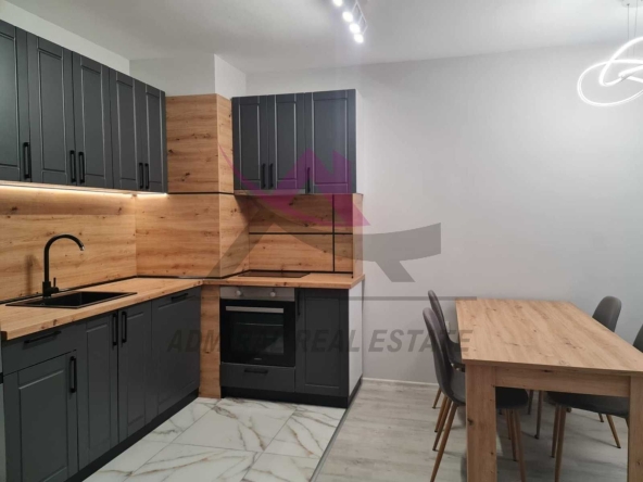 Дава се под наем Тристаен апартамент в Варна, Победа - 100 кв.м за 900 € - Снимка #1