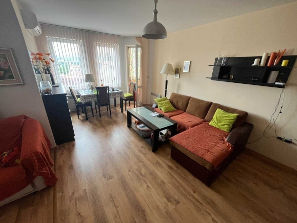 Дава се под наем Тристаен апартамент в Велинград - 146 кв.м за 146000 € - Снимка #1