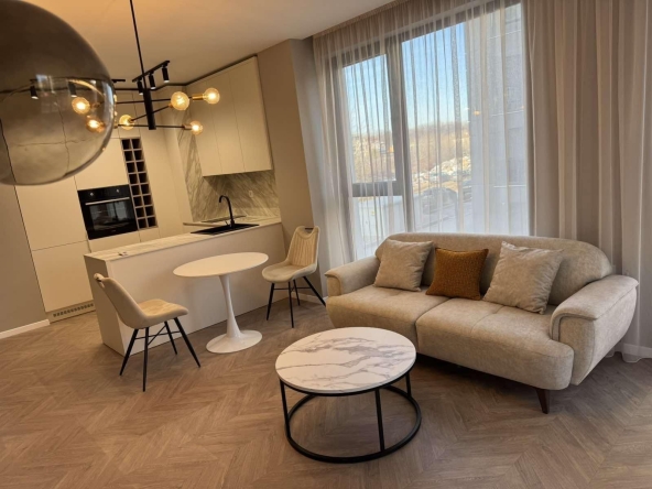 Дава се под наем Двустаен апартамент в Пловдив, Христо Смирненски - 78 кв.м за 600 € - Снимка #1