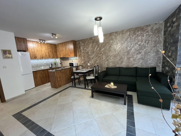 Дава се под наем Тристаен апартамент в Пловдив, Кършияка - 115 кв.м за 525 € - Снимка #1