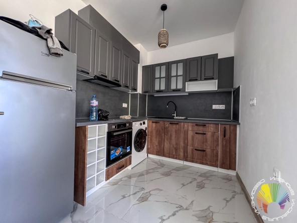 Дава се под наем Двустаен апартамент в Бургас, Славейков - 70 кв.м за 765 € - Снимка #1