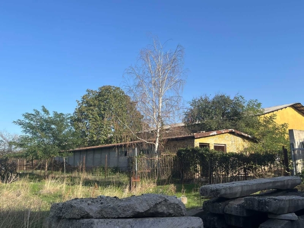 Промишлена сграда в с. Ведраре, Област Пловдив - 2200 кв.м за 105 €/кв.м - Снимка #1