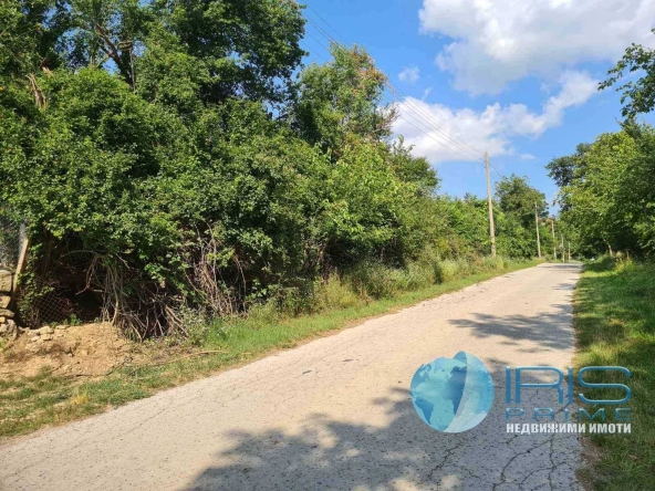 Парцел в с. Черни връх, Област Шумен - 917 кв.м за 16 €/кв.м - Снимка #1