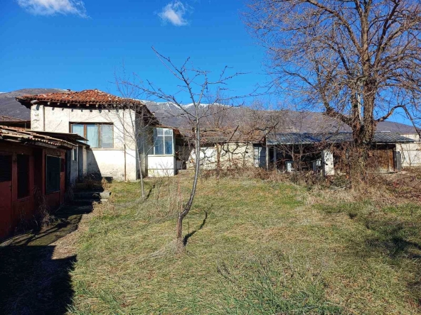 Къща в с. Васил Левски, Област Пловдив - 50 кв.м за 1200 €/кв.м - Снимка #1