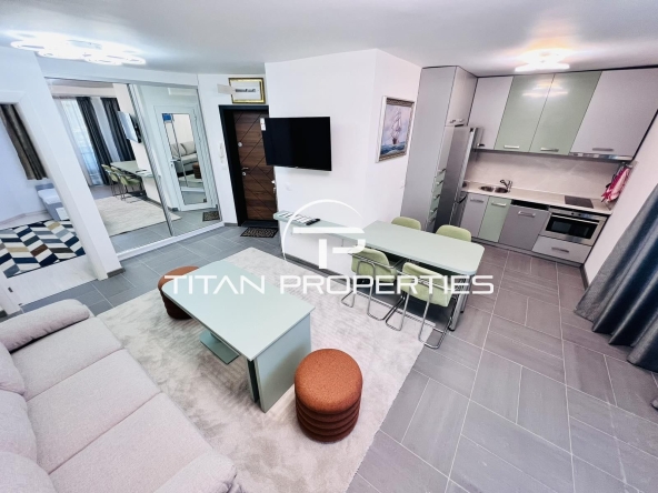 Дава се под наем Тристаен апартамент в Бургас, Център - 90 кв.м за 663 € - Снимка #1