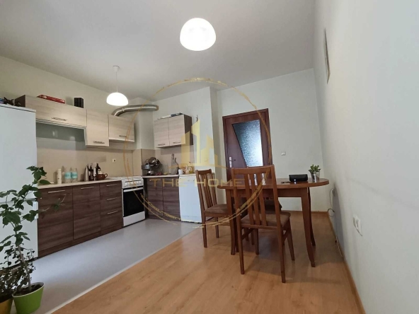 Дава се под наем Двустаен апартамент в Варна, Колхозен пазар - 60 кв.м за 325 € - Снимка #1