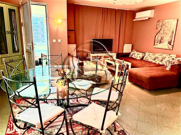 Дава се под наем Четиристаен апартамент в София, Гоце Делчев - 200 кв.м за 1200 € - Снимка #1