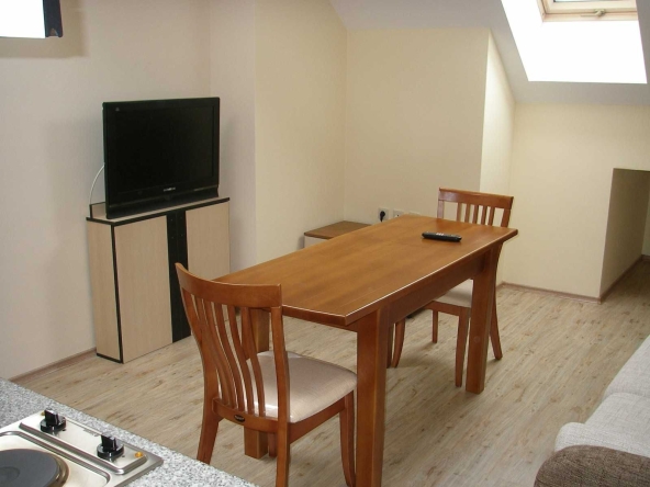 Дава се под наем Двустаен апартамент в Банско - 55 кв.м за 306 € - Снимка #1