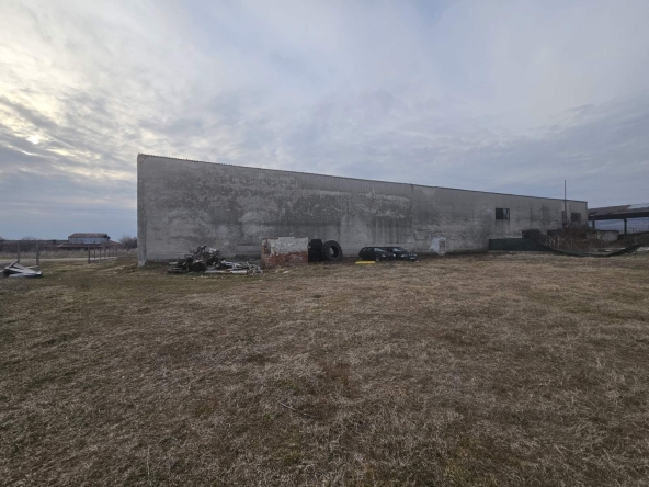 Промишлена сграда в с. Сапарево, Област Кюстендил - 583 кв.м за 309 €/кв.м - Снимка #1