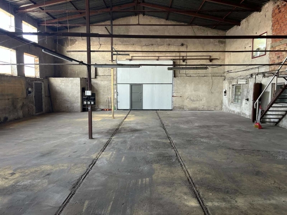 Дава се под наем Склад в София, Требич - 270 кв.м за 1377 € - Снимка #1