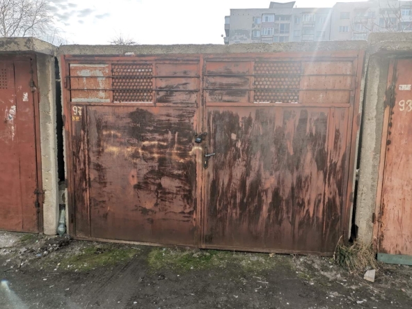 Гараж / Паркомясто в Пловдив, Изгрев - 18 кв.м за 91 €/кв.м - Снимка #1