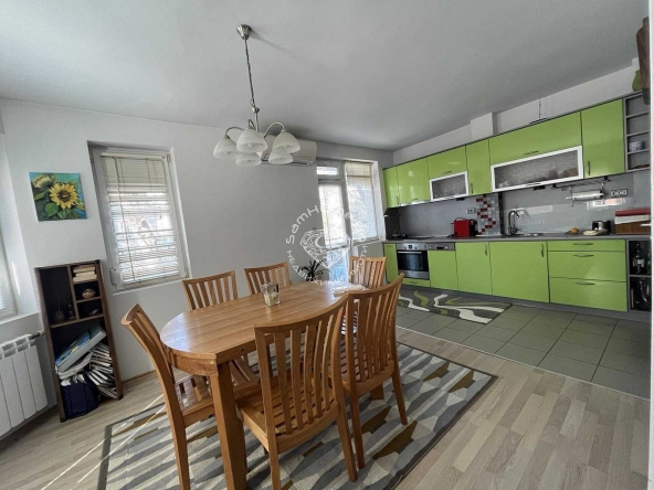 Дава се под наем Тристаен апартамент в Варна, Гръцка махала - 90 кв.м за 714 € - Снимка #1