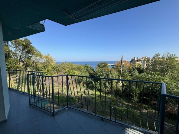 Тристаен апартамент в Бургас, Долно Езерово - 77 кв.м за 1212 €/кв.м - Снимка #1